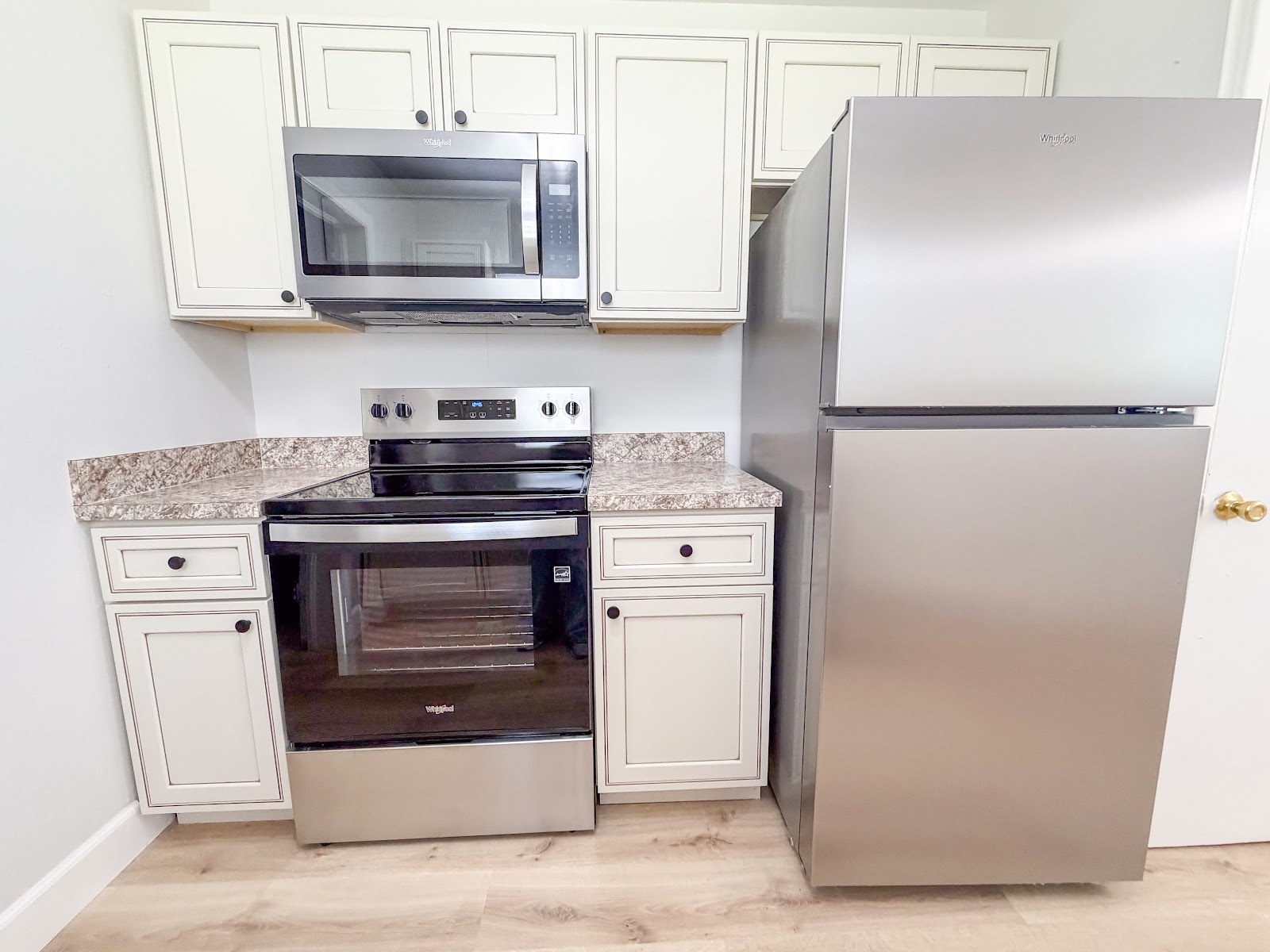2121 Melanie Drive — 3BR