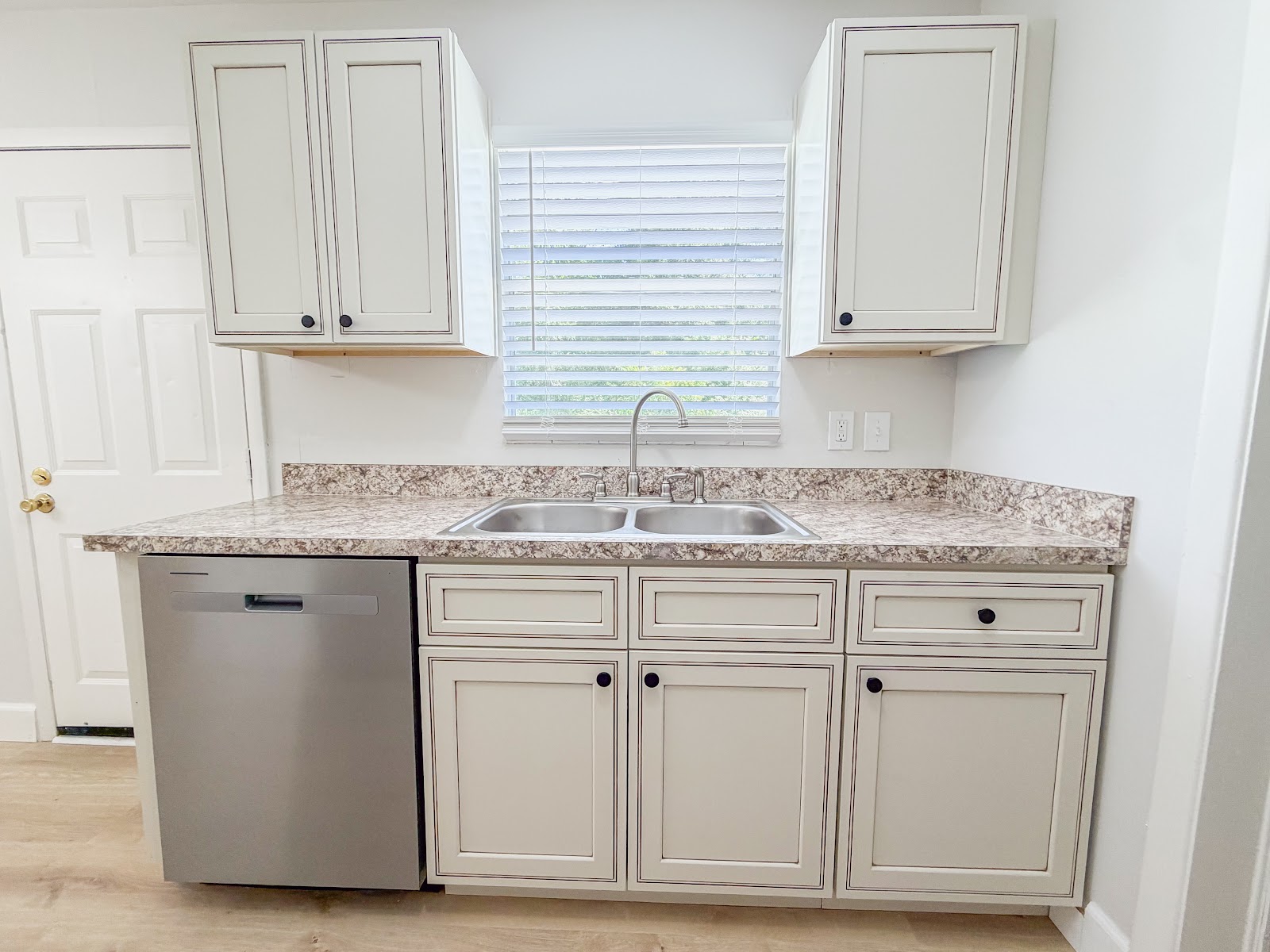 2121 Melanie Drive — 3BR