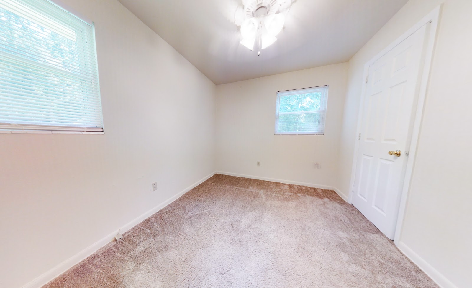 2211 Melanie Drive — 3BR