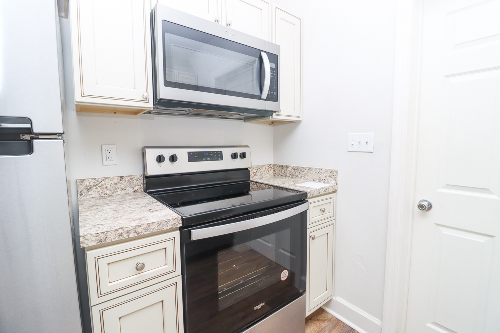 2115 Melanie Drive — 3BR