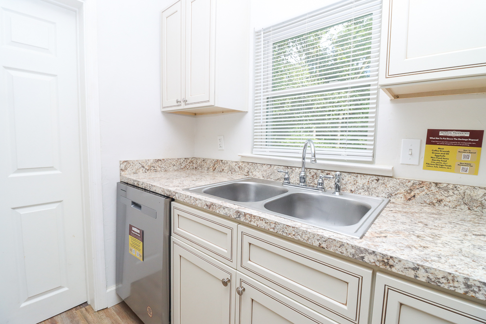 2115 Melanie Drive — 3BR